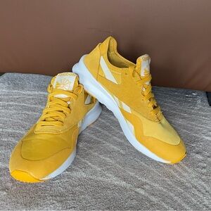 Reebok Aztrek 96 Sneakers- Golden Yellow Retro Vibes- Size 6.5